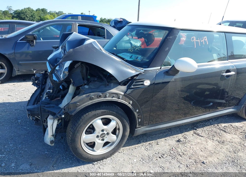 2011 MINI COOPER VIN: WMWSU3C57BT097783