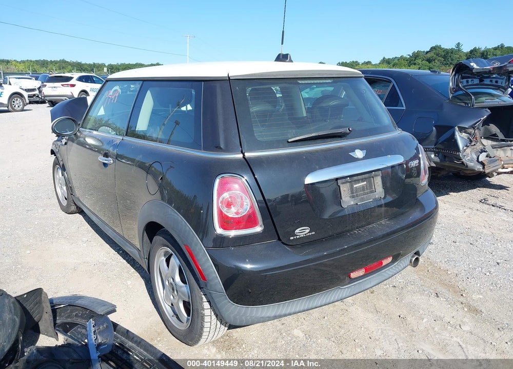 2011 MINI COOPER VIN: WMWSU3C57BT097783
