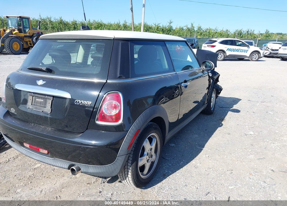 2011 MINI COOPER VIN: WMWSU3C57BT097783