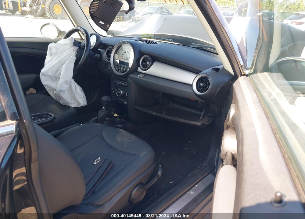 2011 MINI COOPER VIN: WMWSU3C57BT097783