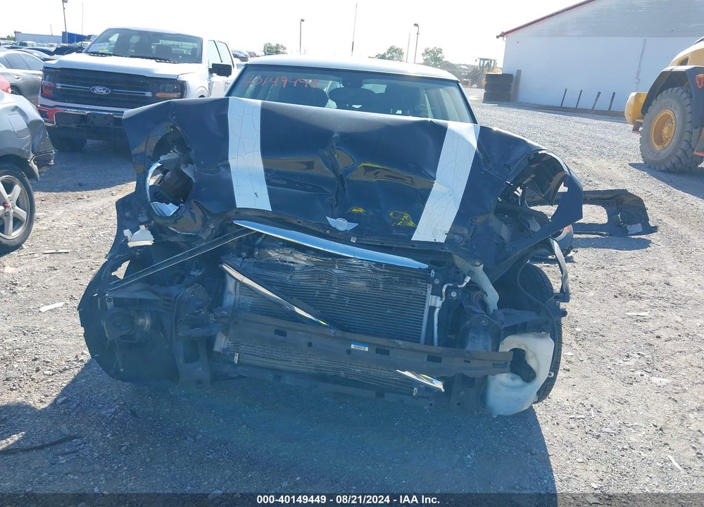 2011 MINI COOPER VIN: WMWSU3C57BT097783