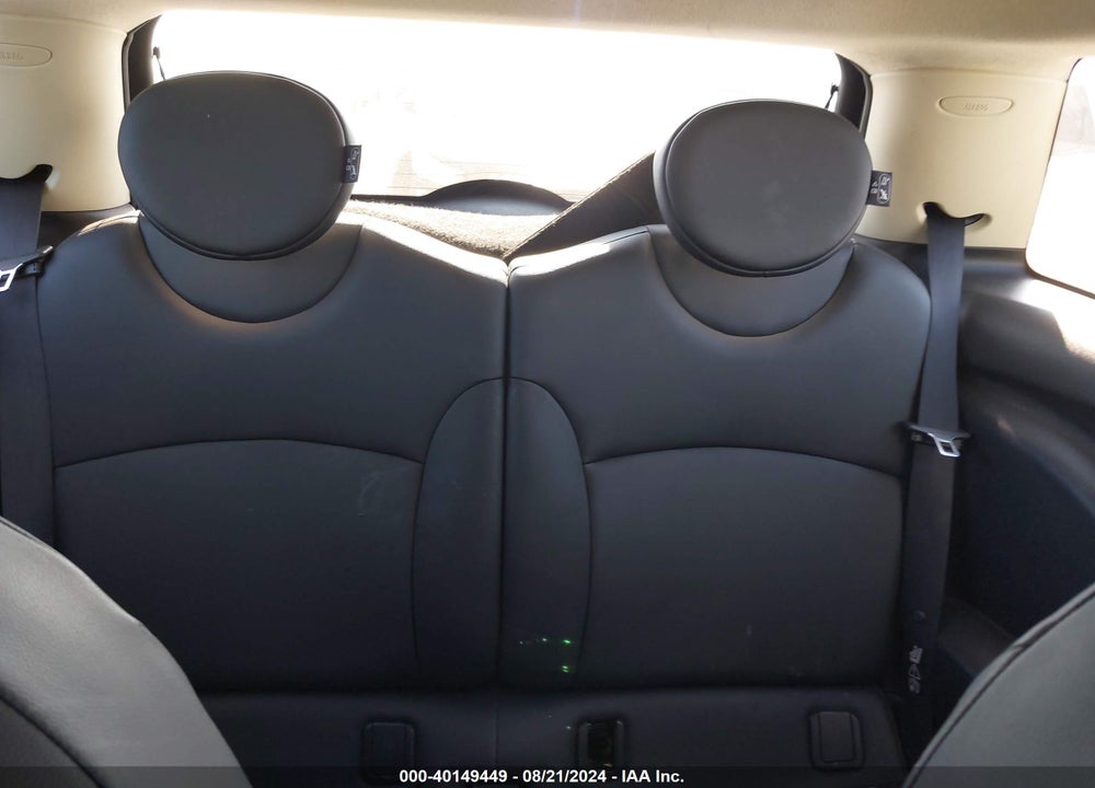 2011 MINI COOPER VIN: WMWSU3C57BT097783
