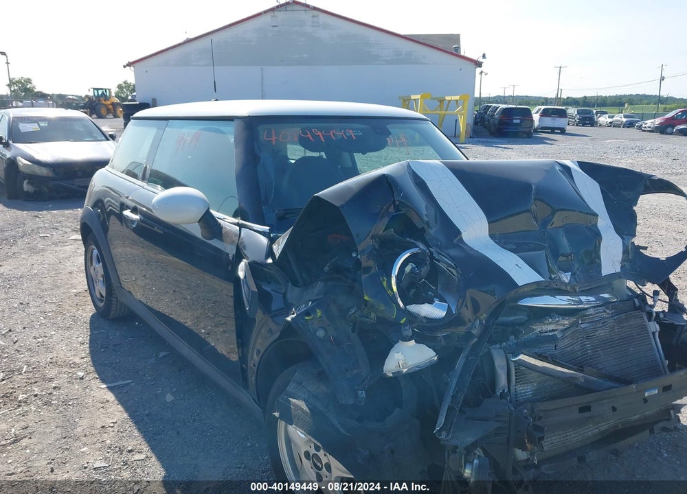 2011 MINI COOPER VIN: WMWSU3C57BT097783