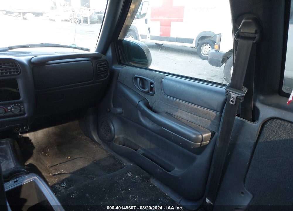 2002 CHEVROLET S-10 LS VIN: 1GCCS19W728186970