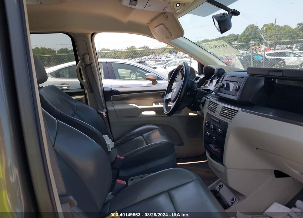2010 VOLKSWAGEN ROUTAN SE VIN: 2V4RW3D10AR395434