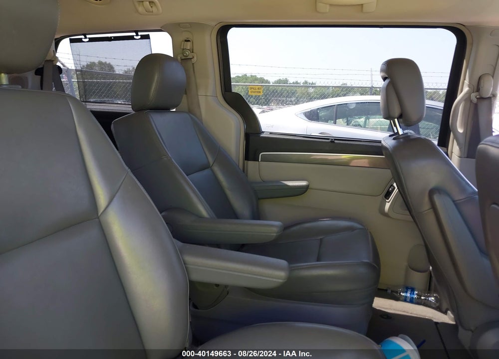 2010 VOLKSWAGEN ROUTAN SE VIN: 2V4RW3D10AR395434