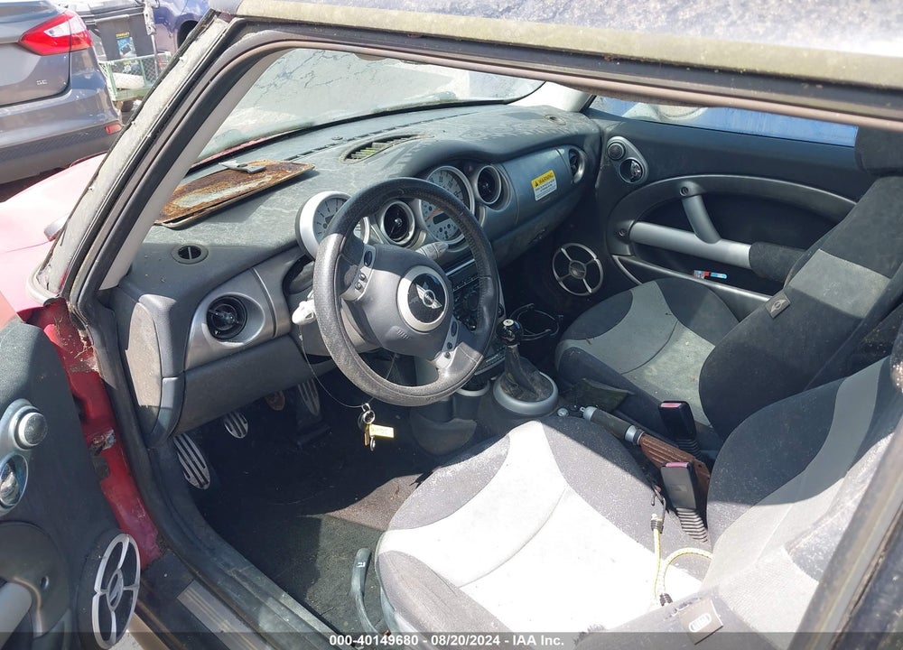 2004 MINI COOPER S VIN: WMWRE334X4TD75388