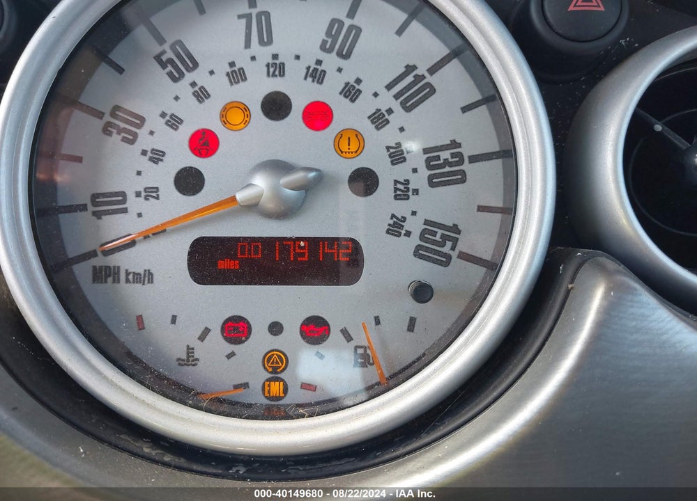 2004 MINI COOPER S VIN: WMWRE334X4TD75388