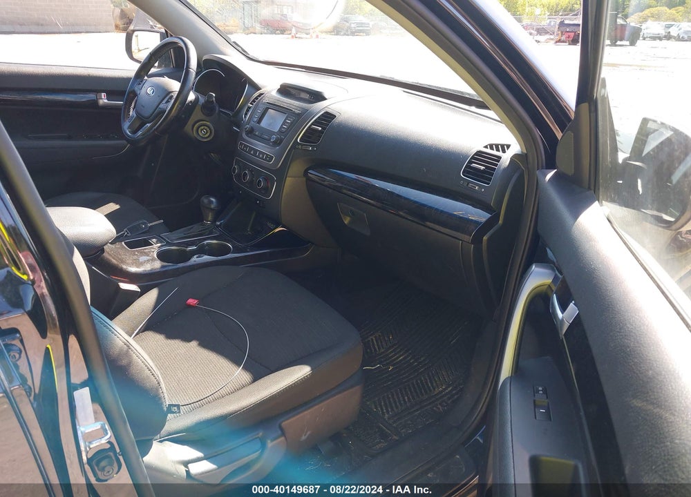 2014 KIA SORENTO LX VIN: 5XYKT3A60EG503842