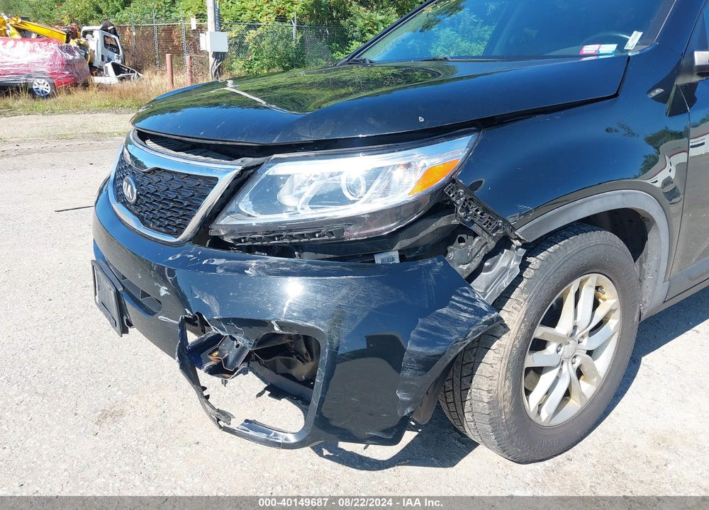 2014 KIA SORENTO LX VIN: 5XYKT3A60EG503842