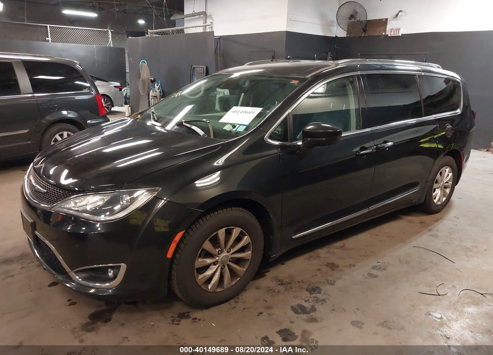 2019 CHRYSLER PACIFICA TOURING L VIN: 2C4RC1BG1KR604454