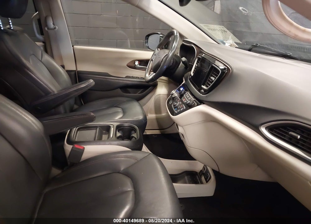 2019 CHRYSLER PACIFICA TOURING L VIN: 2C4RC1BG1KR604454