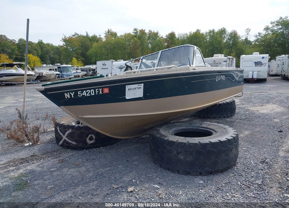 1999 LUND N/A VIN: LUNAC003K899