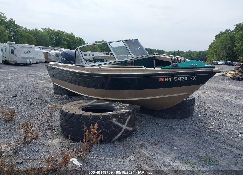 1999 LUND N/A VIN: LUNAC003K899