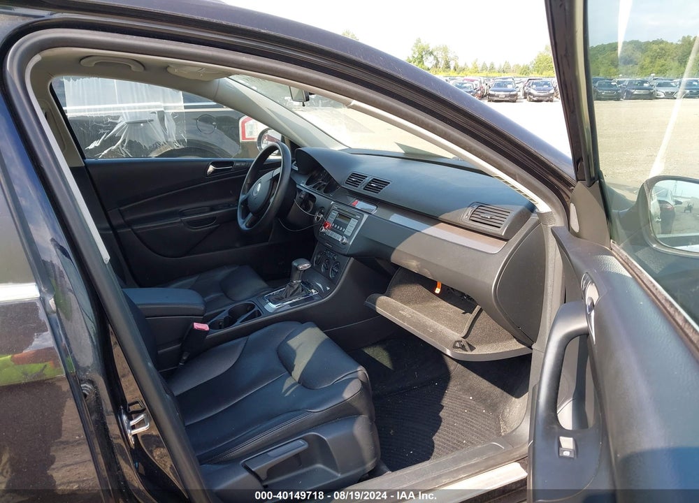 2008 VOLKSWAGEN PASSAT VIN: WVWXK73C58E198063