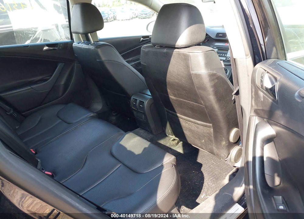 2008 VOLKSWAGEN PASSAT VIN: WVWXK73C58E198063