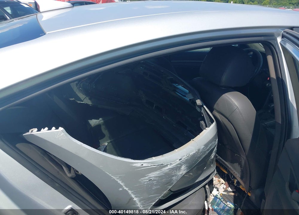 2017 HYUNDAI ELANTRA VIN: KMHD84LFXHU203608