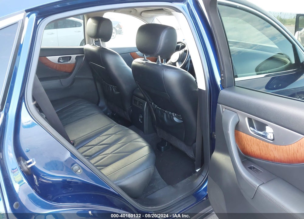 2015 INFINITI QX70 VIN: JN8CS1MU9FM380939
