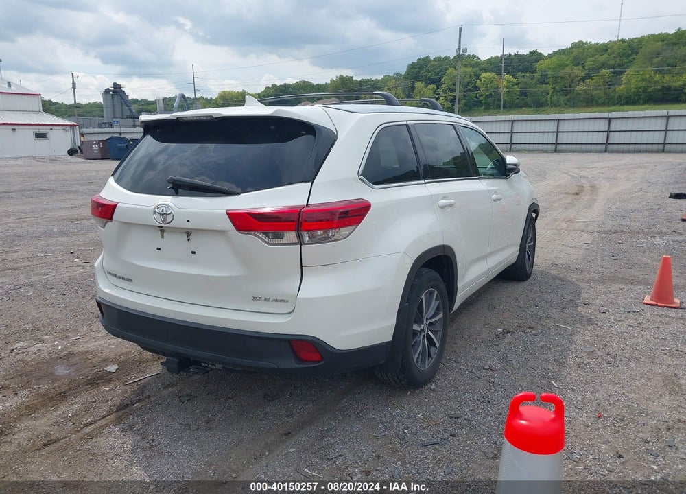 2017 TOYOTA HIGHLANDER XLE VIN: 5TDJZRFH9HS517771
