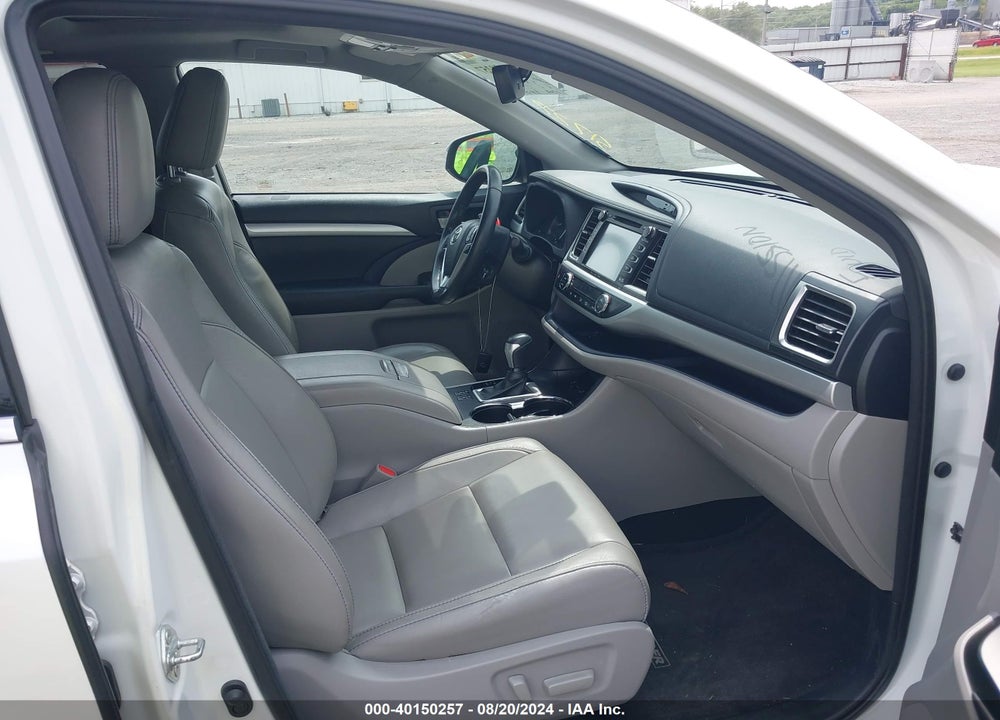 2017 TOYOTA HIGHLANDER XLE VIN: 5TDJZRFH9HS517771