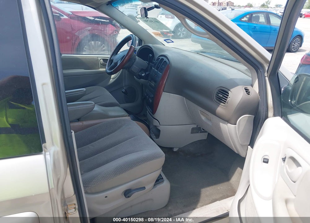 2006 CHRYSLER TOWN & COUNTRY LX VIN: 1A4GP44R96B605426