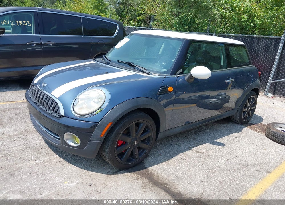2009 MINI COOPER VIN: WMWMF33539TU74820