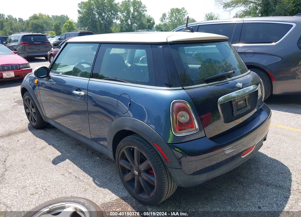 2009 MINI COOPER VIN: WMWMF33539TU74820