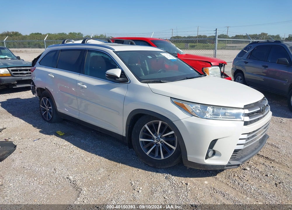 2019 TOYOTA HIGHLANDER XLE VIN: 5TDJZRFH2KS580072