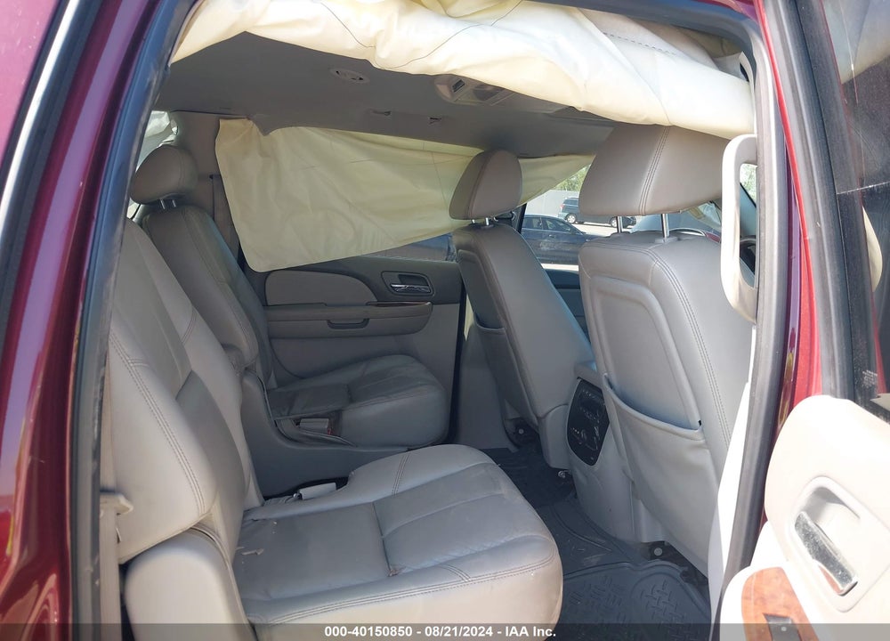2008 CHEVROLET SUBURBAN 1500 LT VIN: 3GNFC16078G157358