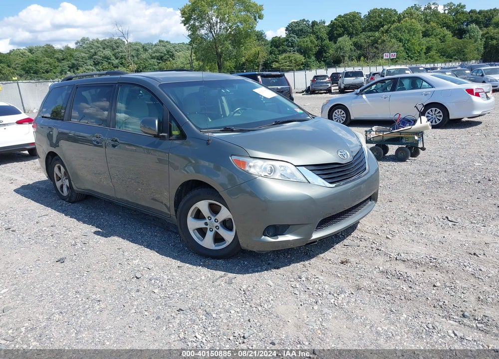 2013 TOYOTA SIENNA LE V6 8 PASSENGER VIN: 5TDKK3DC4DS287550