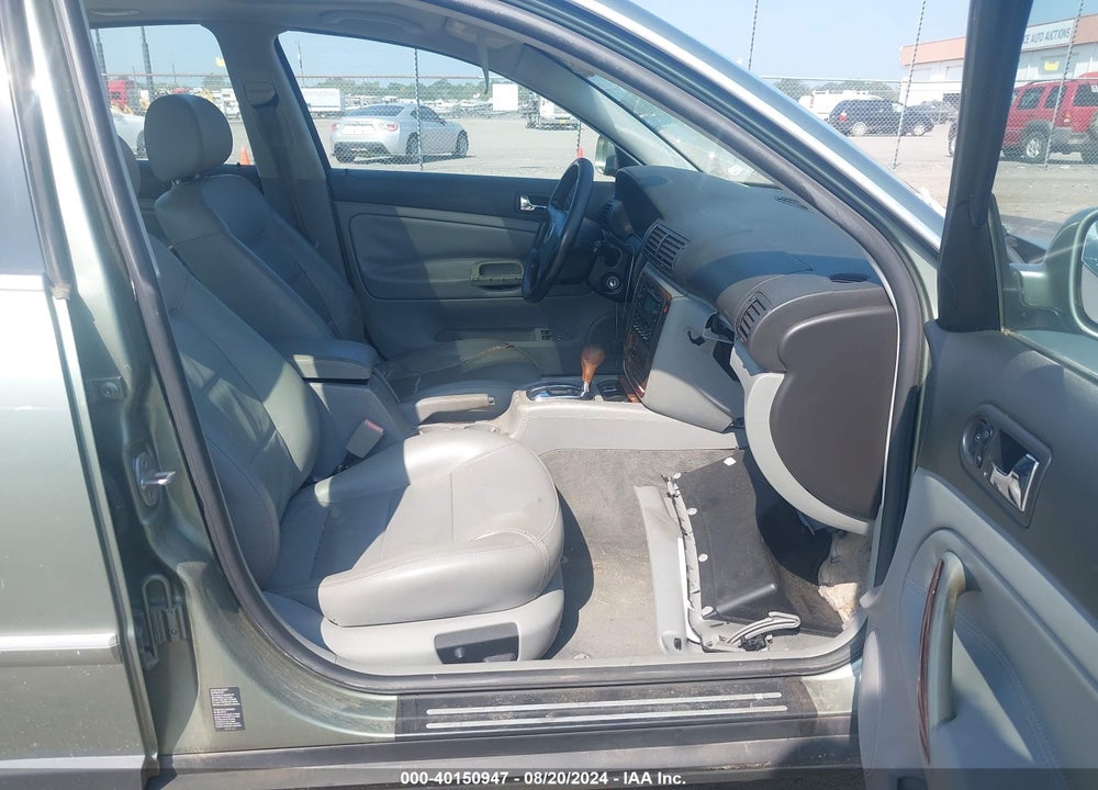 2002 VOLKSWAGEN PASSAT GLX VIN: WVWRH63B32P226589