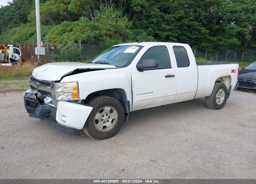 2011 CHEVROLET SILVERADO 1500 LT VIN: 1GCRKSE39BZ372855