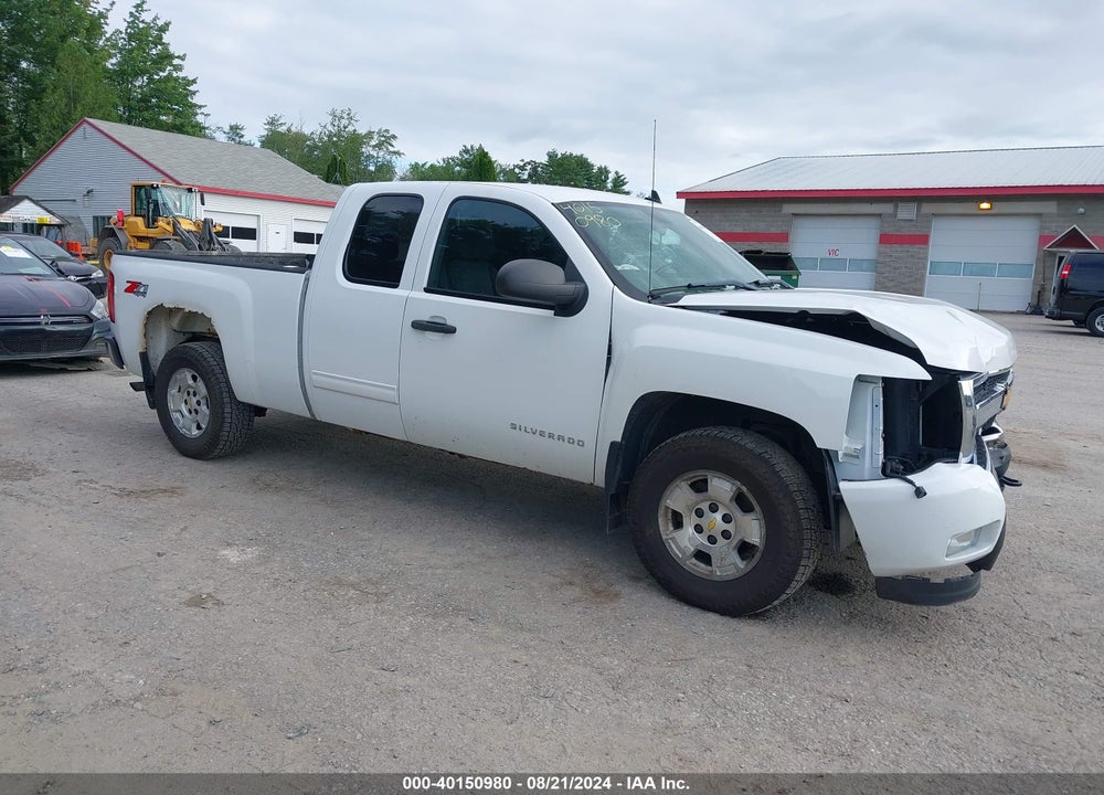 2011 CHEVROLET SILVERADO 1500 LT VIN: 1GCRKSE39BZ372855