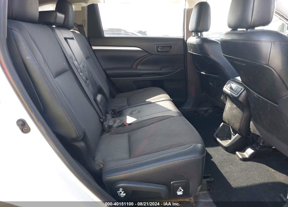2019 TOYOTA HIGHLANDER LE PLUS VIN: 5TDZZRFH9KS322389