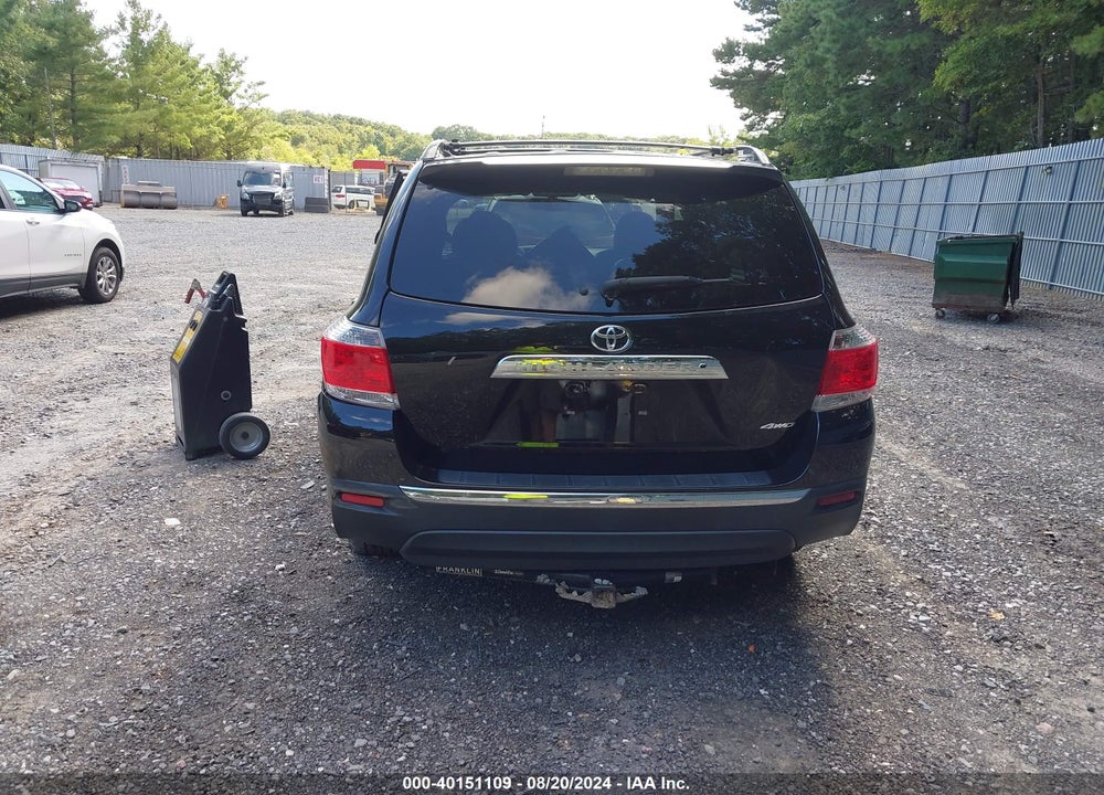 2013 TOYOTA HIGHLANDER SE V6 VIN: 5TDBK3EH2DS237840