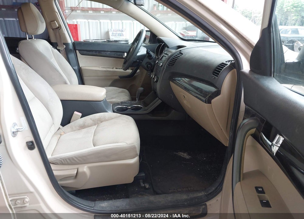2011 KIA SORENTO LX V6 VIN: 5XYKTDA27BG163992