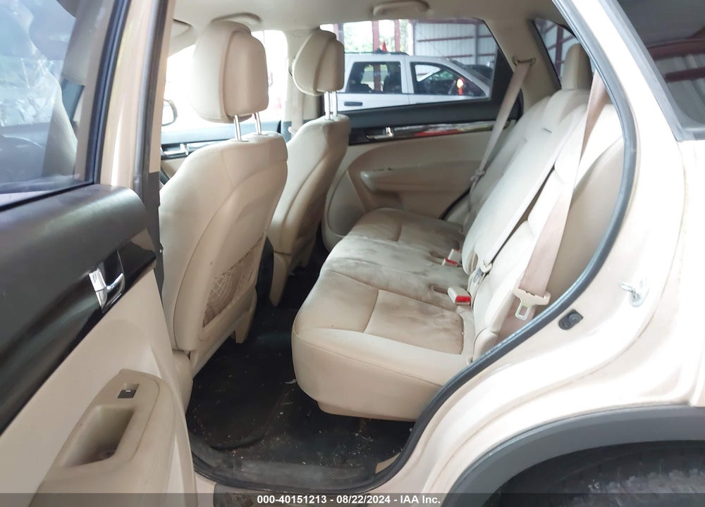 2011 KIA SORENTO LX V6 VIN: 5XYKTDA27BG163992