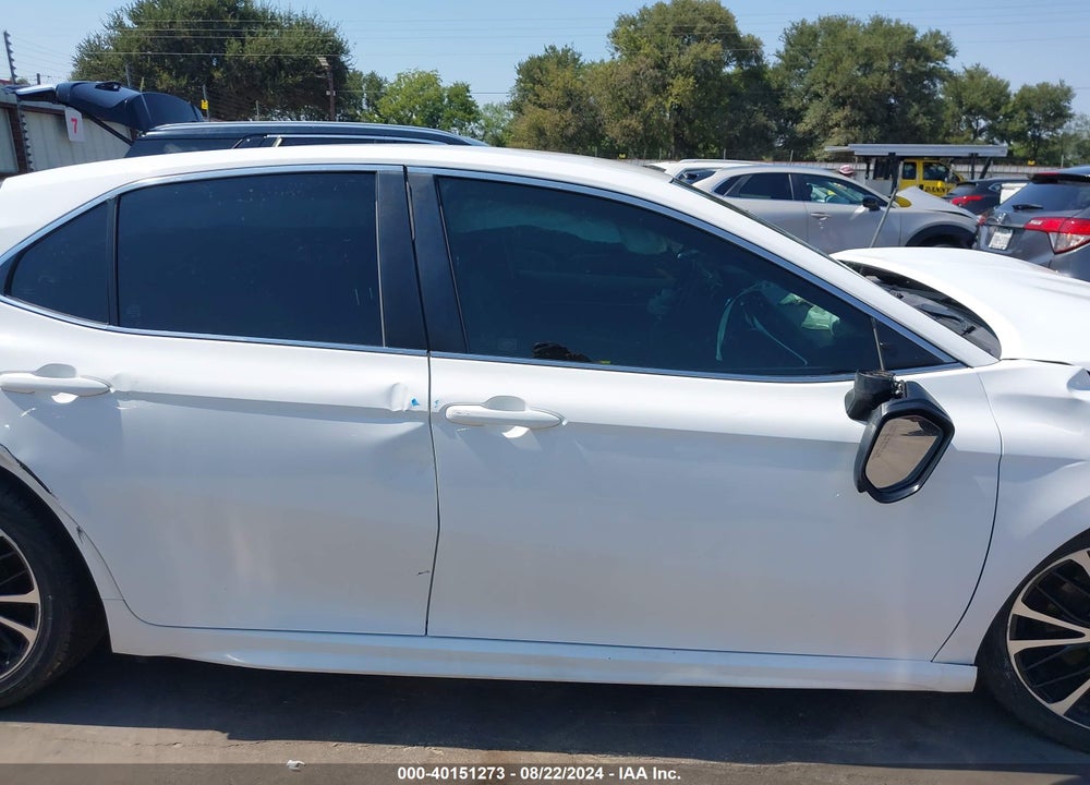 2018 TOYOTA CAMRY SE VIN: 4T1B11HK2JU072809