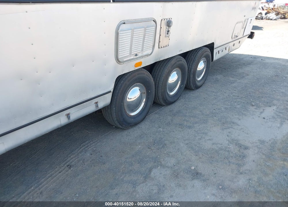 1985 FLEETWOOD AVION VIN: 1EE1W3432F9304283