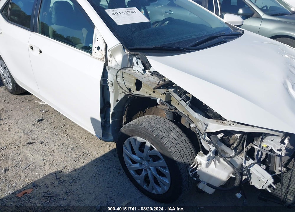 2018 TOYOTA COROLLA LE VIN: 5YFBURHE1JP762455