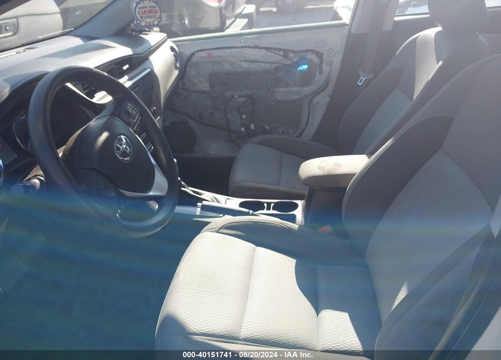 2018 TOYOTA COROLLA LE VIN: 5YFBURHE1JP762455