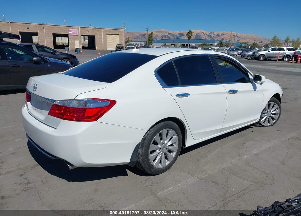 2015 HONDA ACCORD EX-L VIN: 1HGCR2F82FA160848