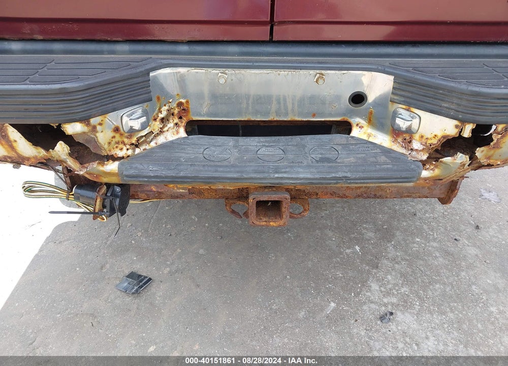 1999 CHEVROLET SUBURBAN 1500 LT VIN: 1GNFK16R3XJ432898