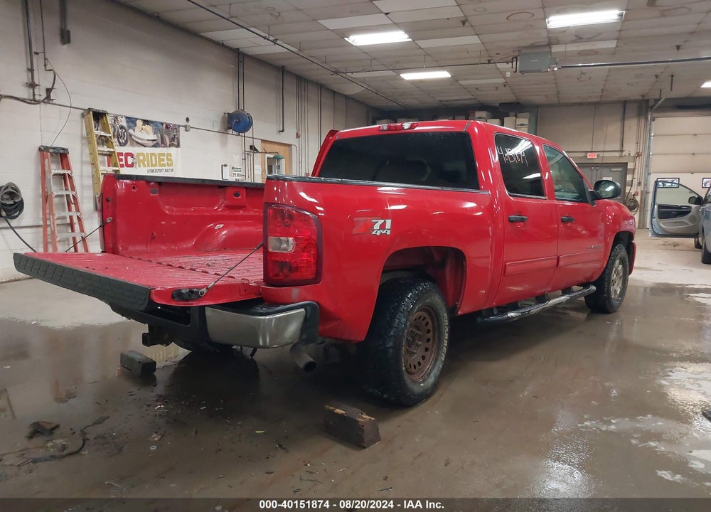 2011 CHEVROLET SILVERADO 1500 LT VIN: 3GCPKSE35BG359124