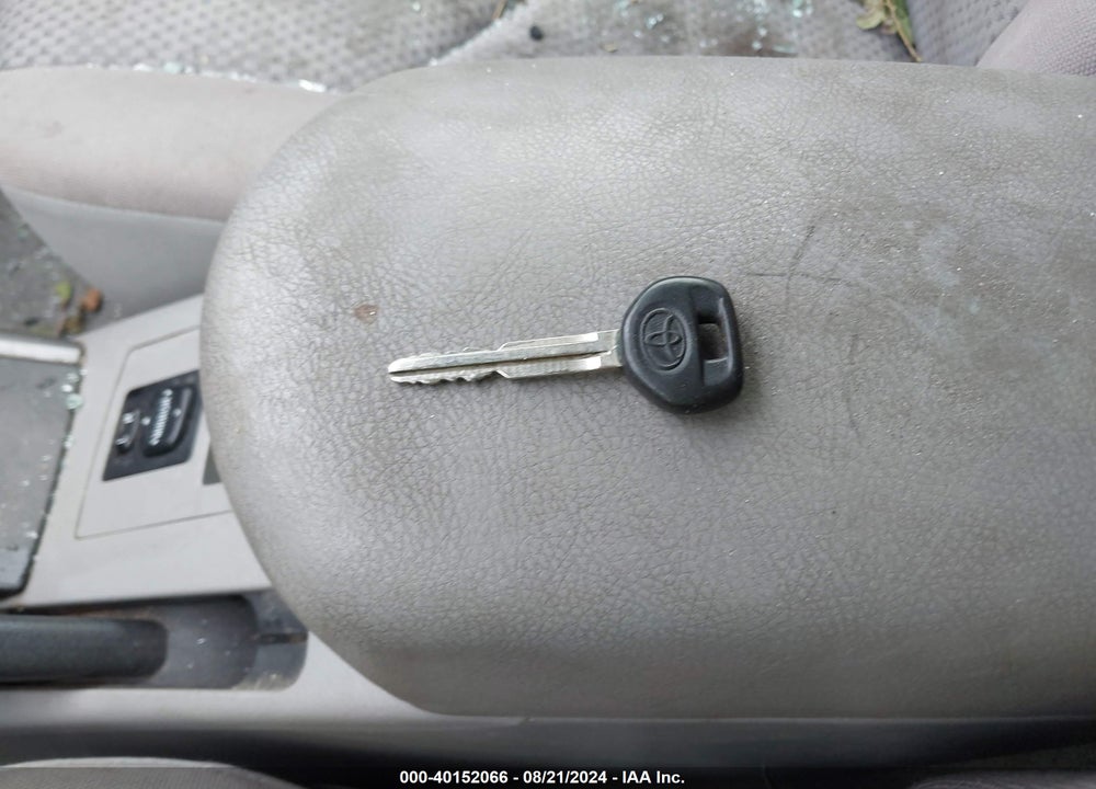 2006 TOYOTA RAV4 VIN: JTMZD33V066019318