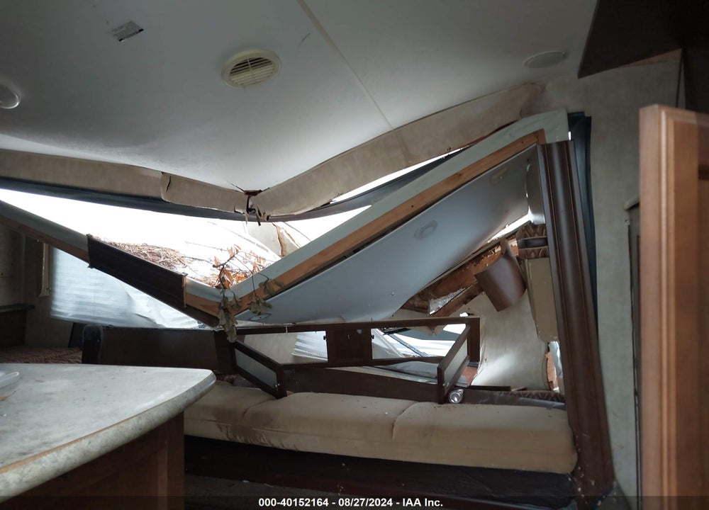 2014 VENTURE TRAVEL TRAILER VIN: 4EZT13221E8076165