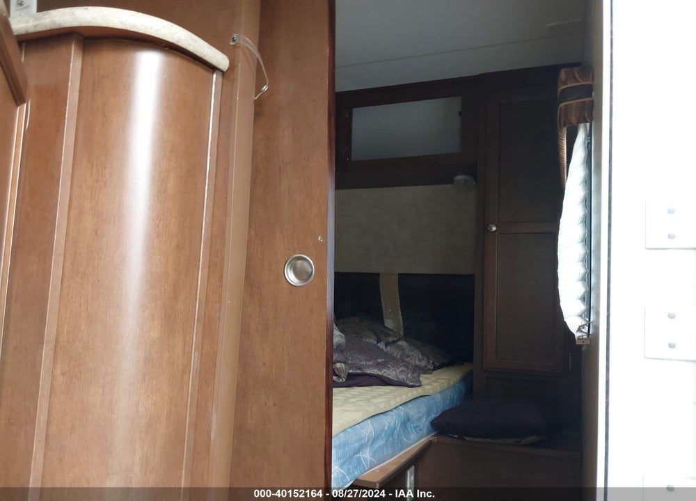 2014 VENTURE TRAVEL TRAILER VIN: 4EZT13221E8076165