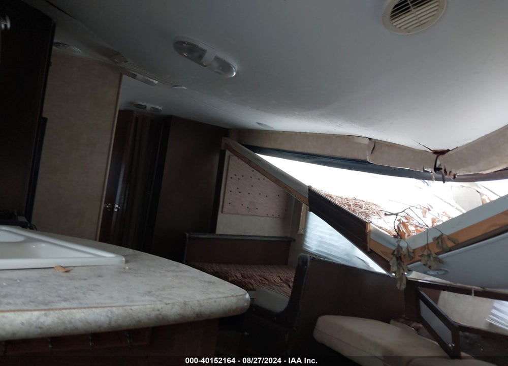 2014 VENTURE TRAVEL TRAILER VIN: 4EZT13221E8076165