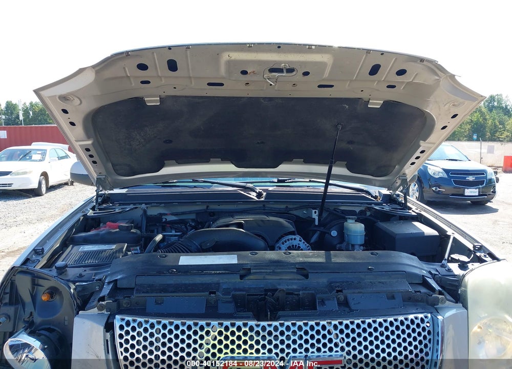 2007 GMC YUKON DENALI VIN: 1GKFK63837J310175