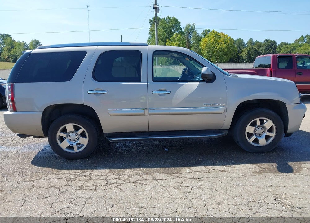 2007 GMC YUKON DENALI VIN: 1GKFK63837J310175